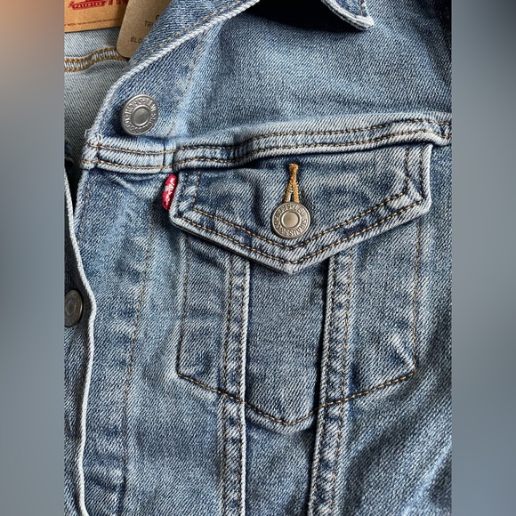 Levi's Light Blue Denim Trucker Jacket - Picture 10 of 14